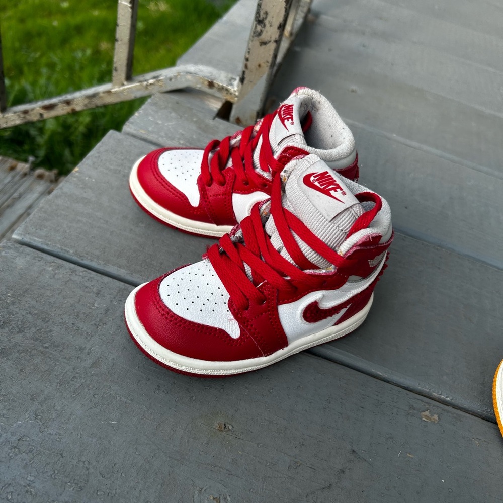 Jordan 1 Red and White varsity sneaker